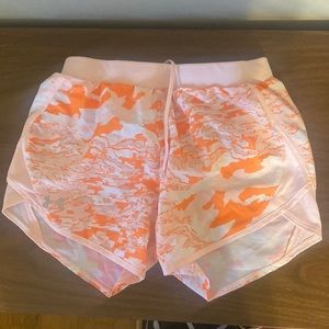 Under armour size small shorts